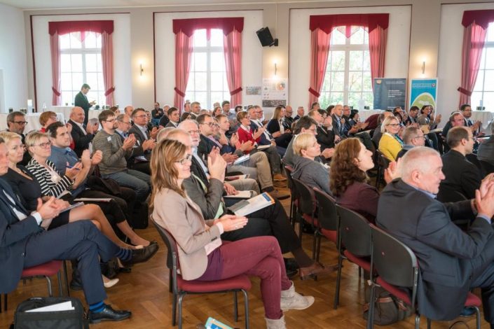 Hitschfeld verabredet in Altenburg: Innovationskonzept „open Osterland“ in Altenburg vorgestellt/Foto: ABGedreht productions/HTWK Leipzig Hitschfeld verabredet in Altenburg: Innovationskonzept "open Osterland" in Altenburg vorgestellt/Foto: ABGedreht productions/HTWK Leipzig
