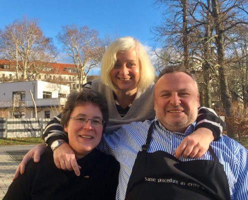 Pfarrerin Britta Taddiken mit ihrem „Aufruf 2019“ zur Gast im 130. lunch club mit Katharina Hitschfeld und André Münster.