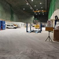 Vollständig ausgerüstete Werkstatt unter Tage zur Wartung von Maschinen und Fahrzeugen (Foto: Büro Hitschfeld)