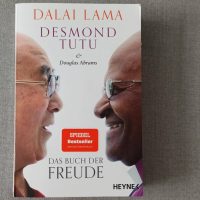 Dalai Lama, Desmond Tutu & Douglas Abrams: Das Buch der  Freude